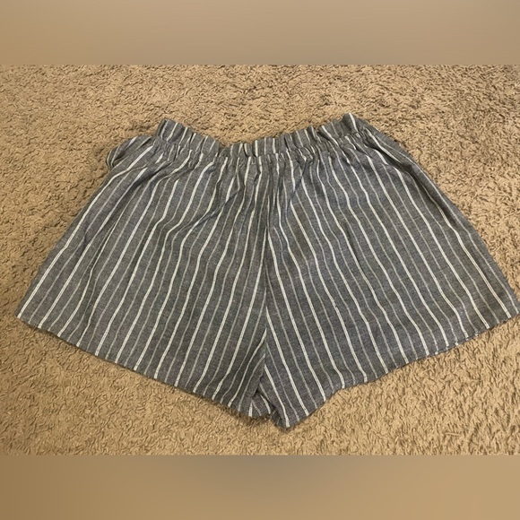 Parachute / Flowy Shorts with Wrapped Tie - Picture 4 of 7